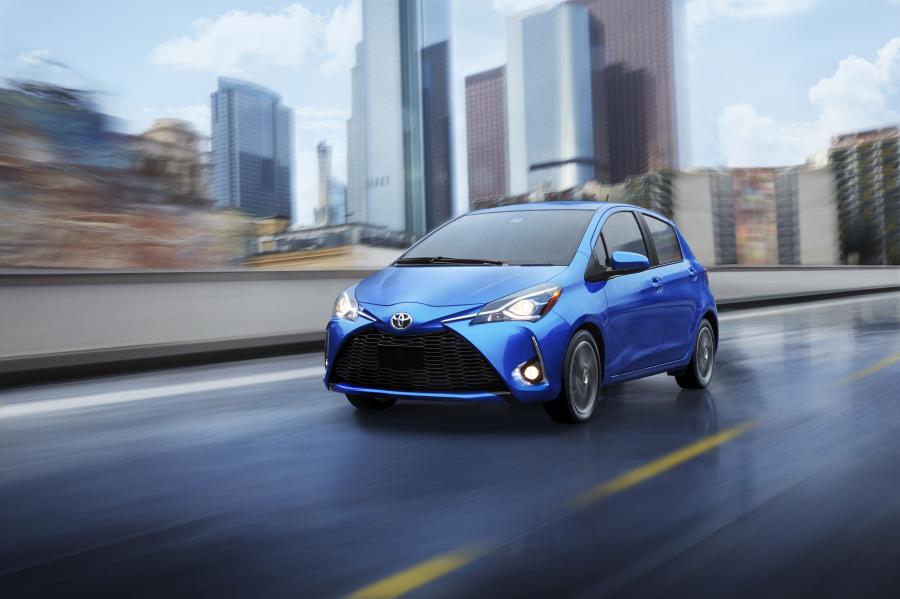  Toyota Yaris SE 2017 года  (NA) (фото 18 из 32)